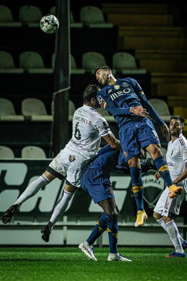 Farense pierde ante el Porto 0-1. A pesar de haber sido eliminado de la Copa, los 'Dragones Azules' siguen en la batalla de la Primeira Liga. El mexicano 'Tecatito' Corona fue titular durante el encuentro.