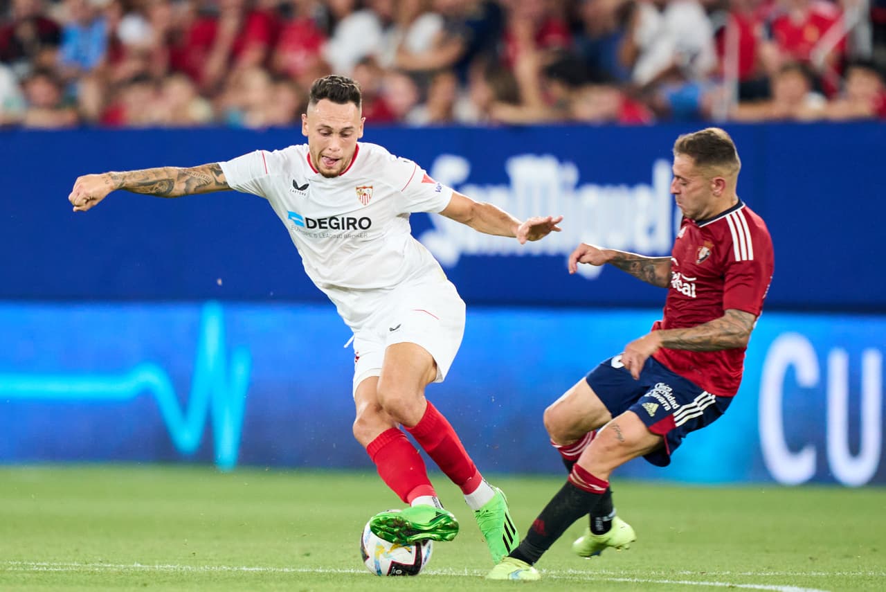 Con un 'Tecatito' Corona muy lúcido, el Sevilla no pudo en su visita al Osasuna que aprovechó un polémico penal para sellar el 2-1 con el que venció al equipo de Julen Lopetegui en El Sadar.