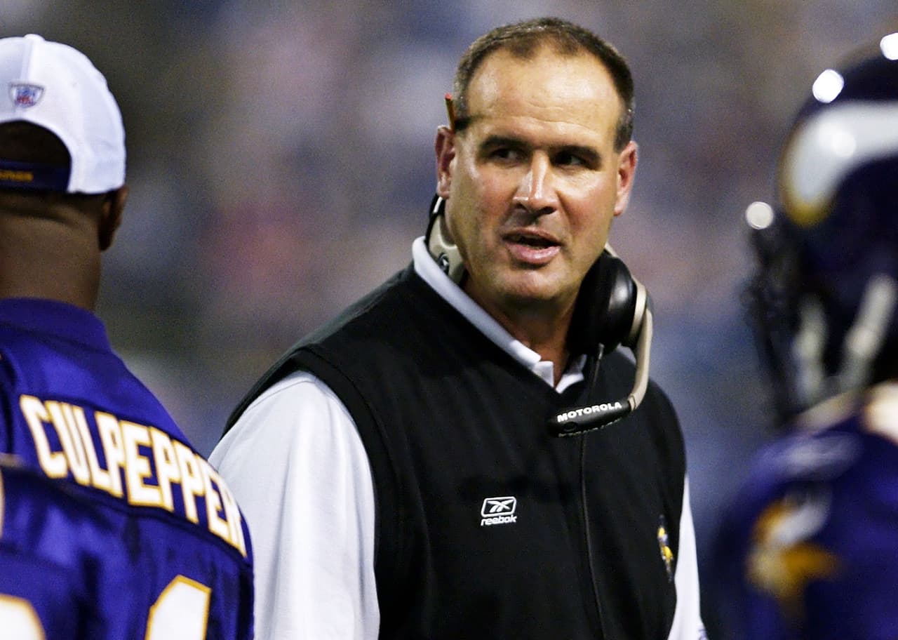 Mike Tice (2002-2005) (32 victorias, 32 derrotas).