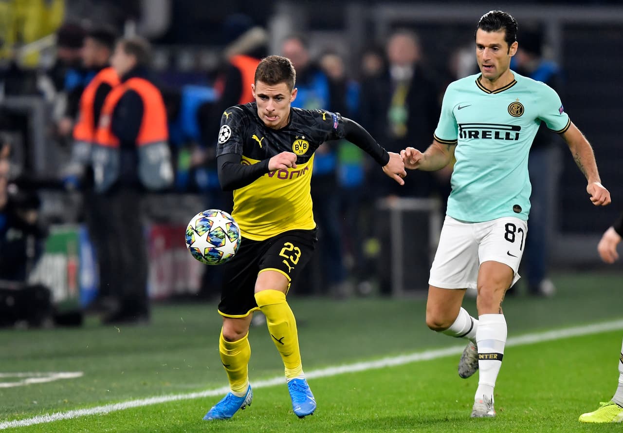 <b>9- Thorgan Hazard (Borussia Dortmund)</b>
<br>- Goles: 5 | Asistencias: 10 | Total: 15
<br>- Al igual que Müller, su función más que marcar goles, es construir las jugadas de gol y en eso, se potencian sus cualidades.