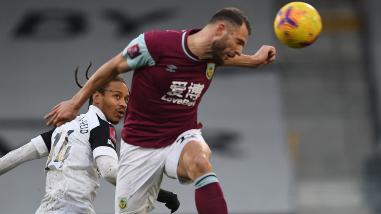 Burnley se impuoso al Fulham 3-0 con doblete de Jay Rodríguez y gol de Kevin Long, logrando su pase a Octavos de Final de la FA Cup.