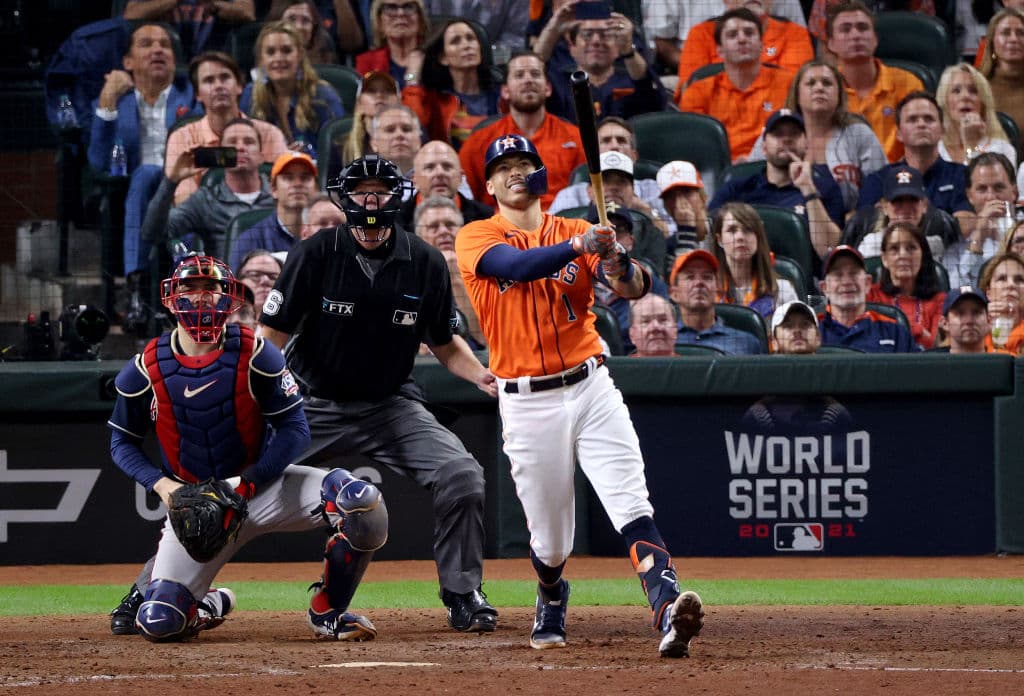 De la mano de sus bateadores estelares, los Houston Astros vencen 2-6 a los Atlanta Braves en el juego de dos de la Serie Mundial 2021.