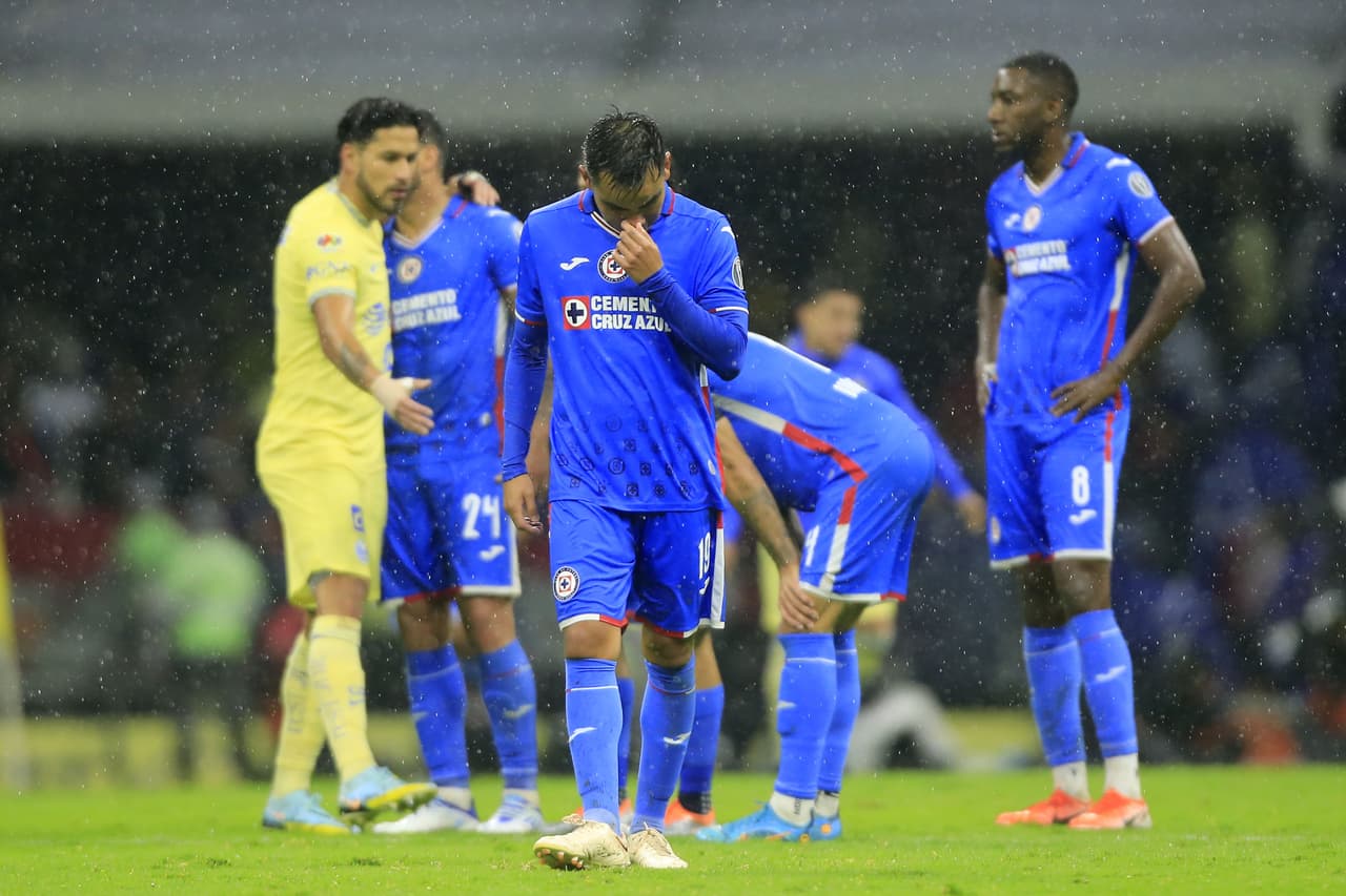 Las Águilas del 'Tano' Ortíz se dieron un festín en la cancha del Estadio Azteca luego de golear 7-0, con siete anotadores diferentes, a un Cruz Azul que está muy cerca del abismo y con un DT que tiene las horas contadas.