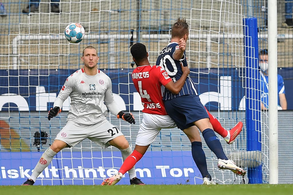 Vfl Bochun sabe aprovechar su localía y vencen 2-0 al FSV Mainz.