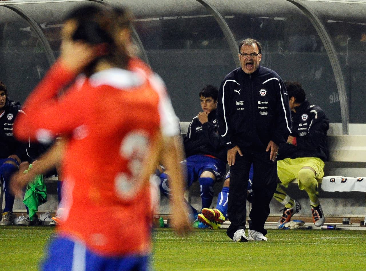 Chile clasificó a los octavos de final del Mundial de Sudáfrica 2010 pero en octavos de final cayó contra Brasil por goleada. Aún así, su rendimiento fue del 60 por ciento.