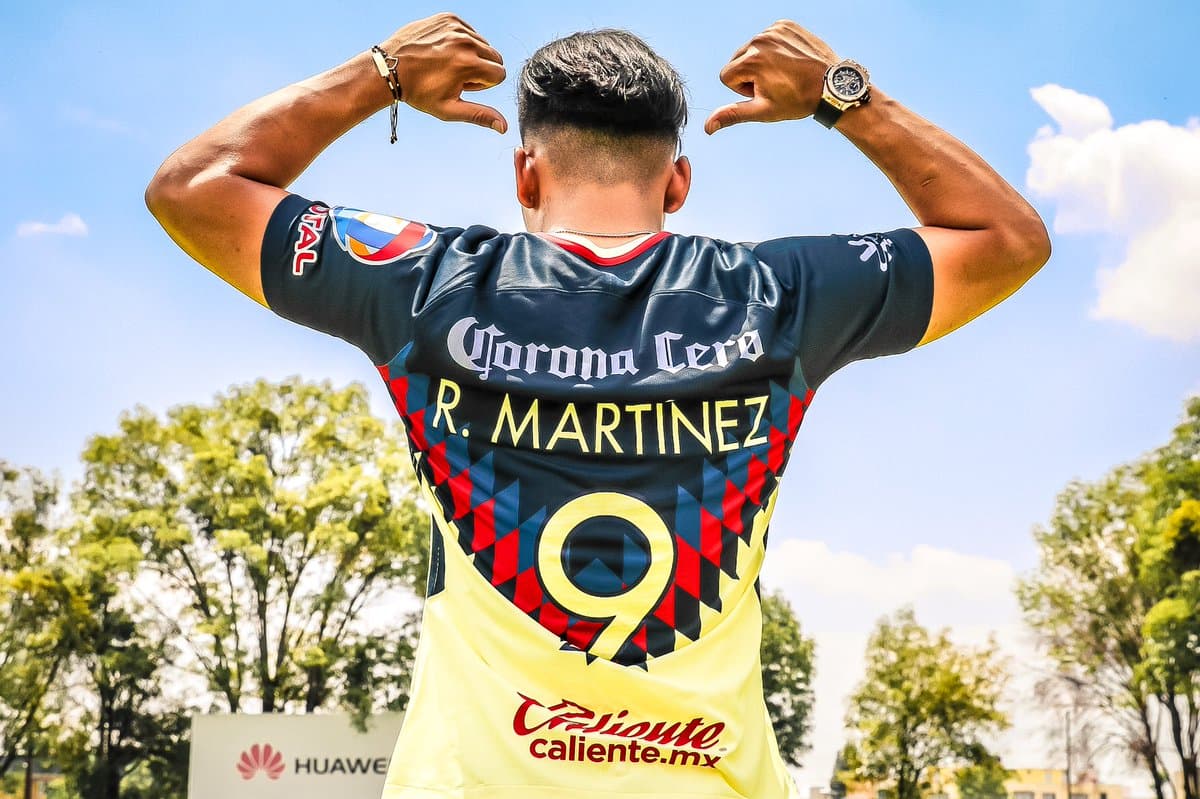 Roger Martínez llegó como estrella y se ha convertido en un problema para el América