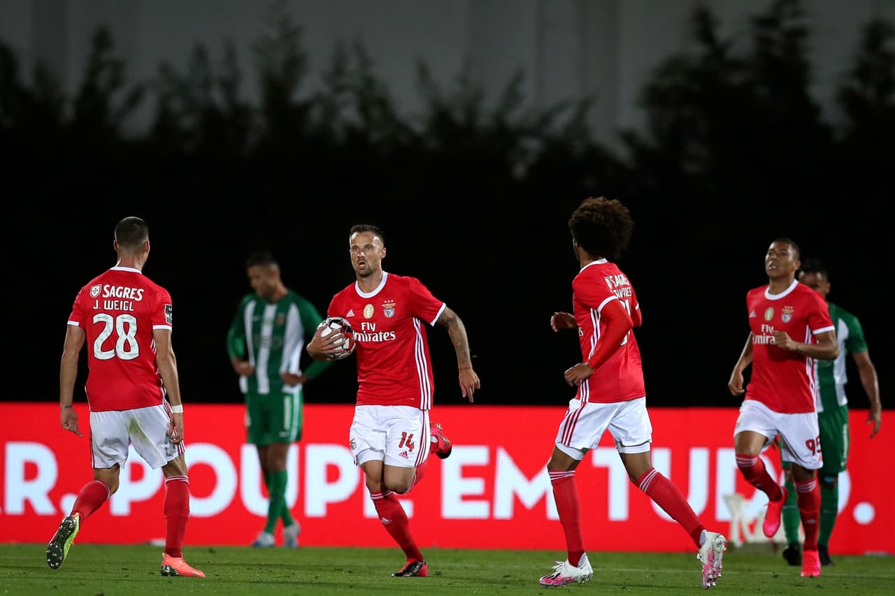 Benfica venció a Rio Ave y ‘respira’ en la Primeira Liga | Las Águilas ganaron 2-1 sobre el final del encuentro y continúan en la lucha por el título del futbol portugués.