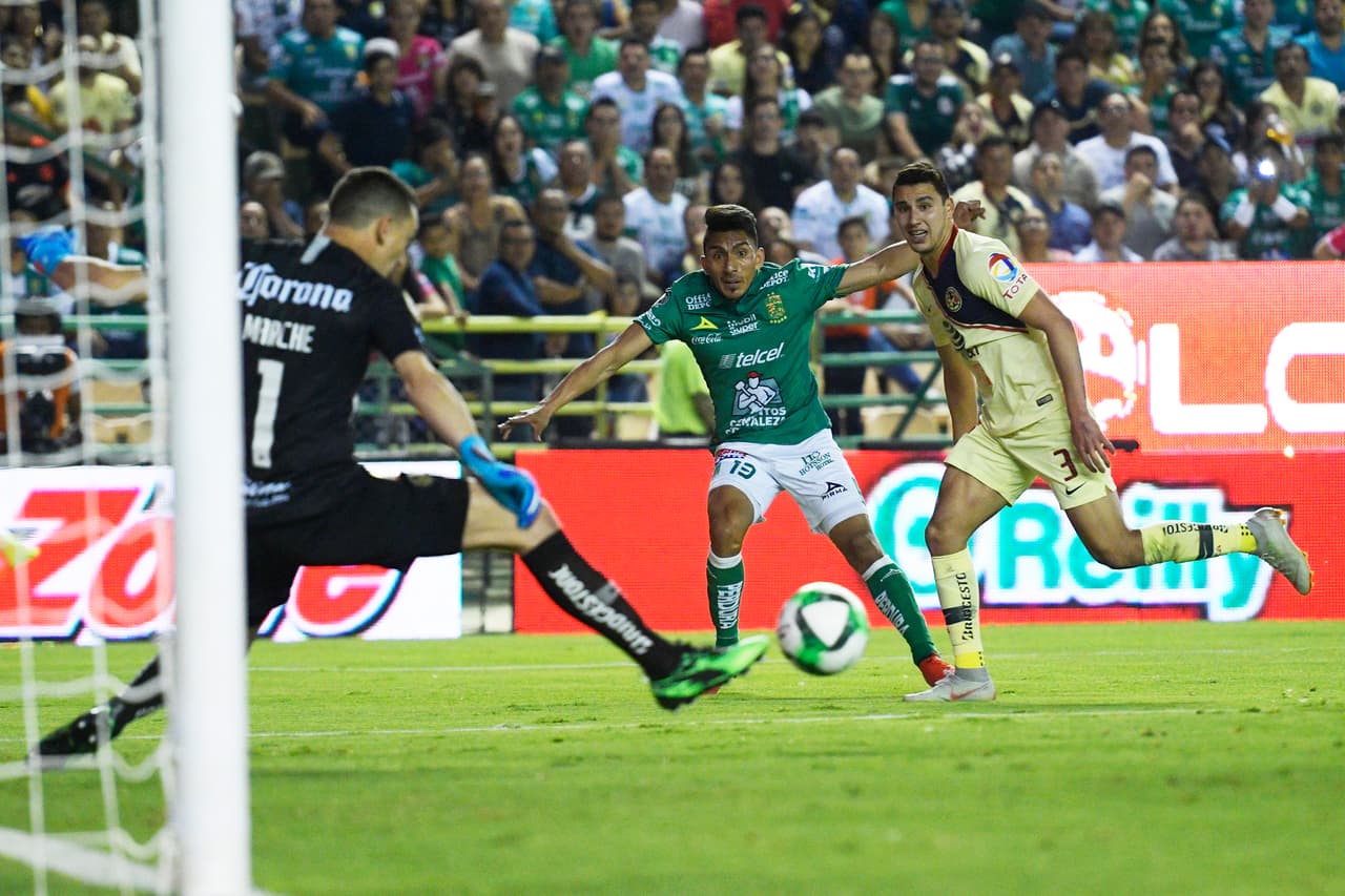 En el minuto 68' un centro a ras de pasto estuvo cerca de convertirse en el empate del León.
