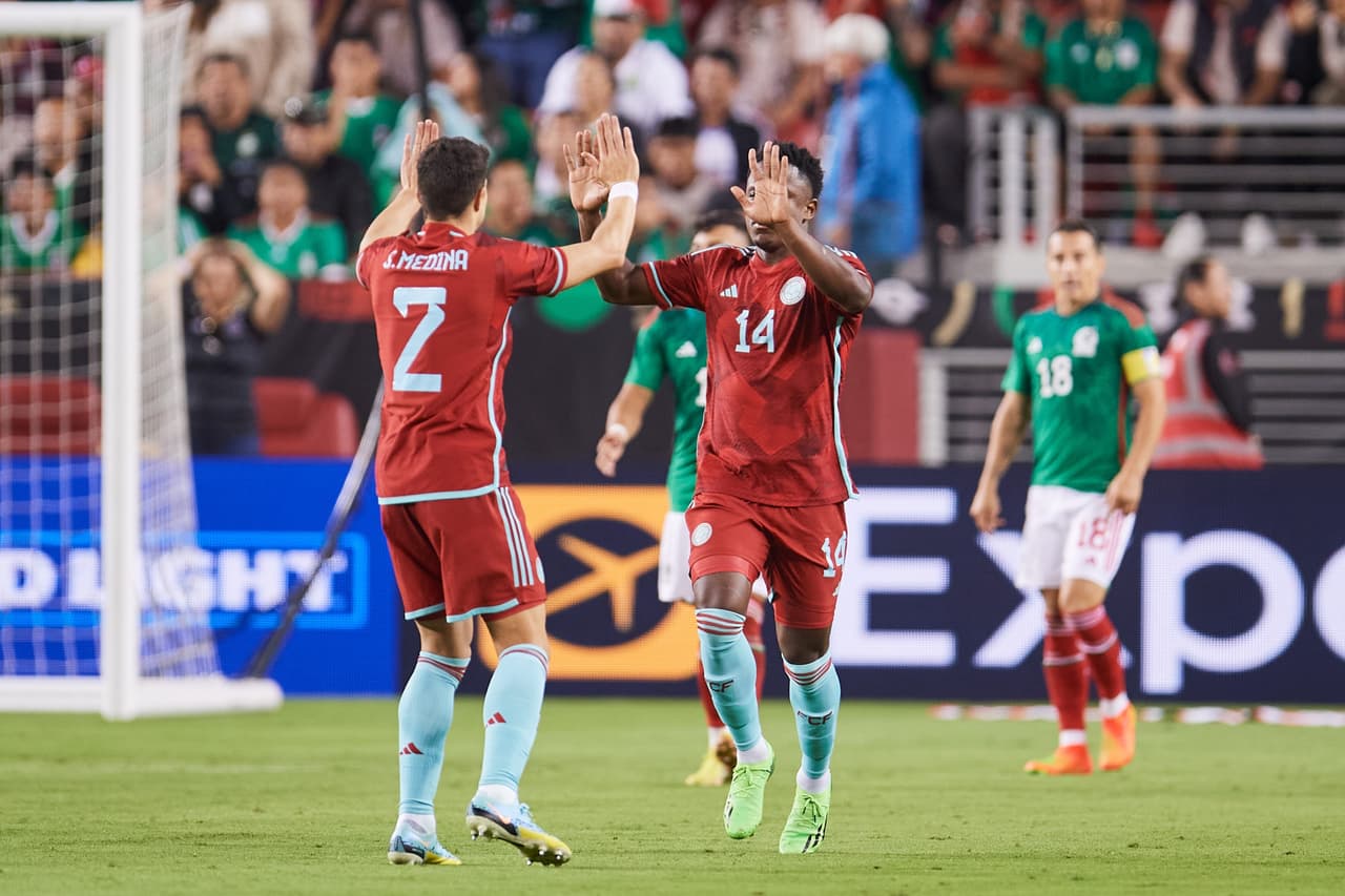 ¡Llenos de dudas! México no supo mantener una ventaja de dos goles y Colombia vino de atrás para llevarse el triunfo con un golazo de Wilmer Barrios.