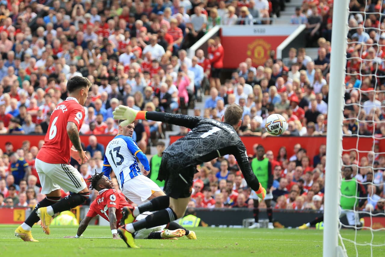 Brighton sorprendió al Manchester United y le propinó una dolorosa derrota en Old Trafford, donde la afición no quedó contenta y los abucheó. CR7 ingresó en el complemento, pero poco pudo hacer para evitar la caída.
