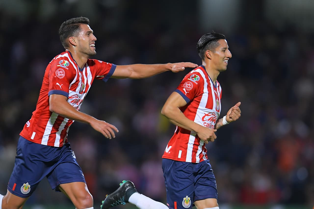 Carlos Cisneros aumentó la ventaja al minuto 33.