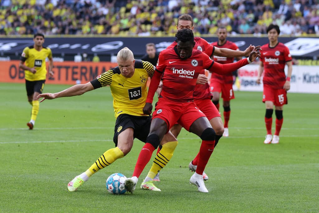 Borussia Dortmund, sin piedad, golea al Frankfurt 5-1 en el primer partido de temporada. Reus (23’), Hazard (32’) y Reyna (58’) sumaron un tanto al marcador, mientras que Erling Haaland anotó doblete durante el encuentro. Felix Passlack anotó autogol al 27’, mientras que Jens Petter Hauge anota el segundo tanto al 86’.