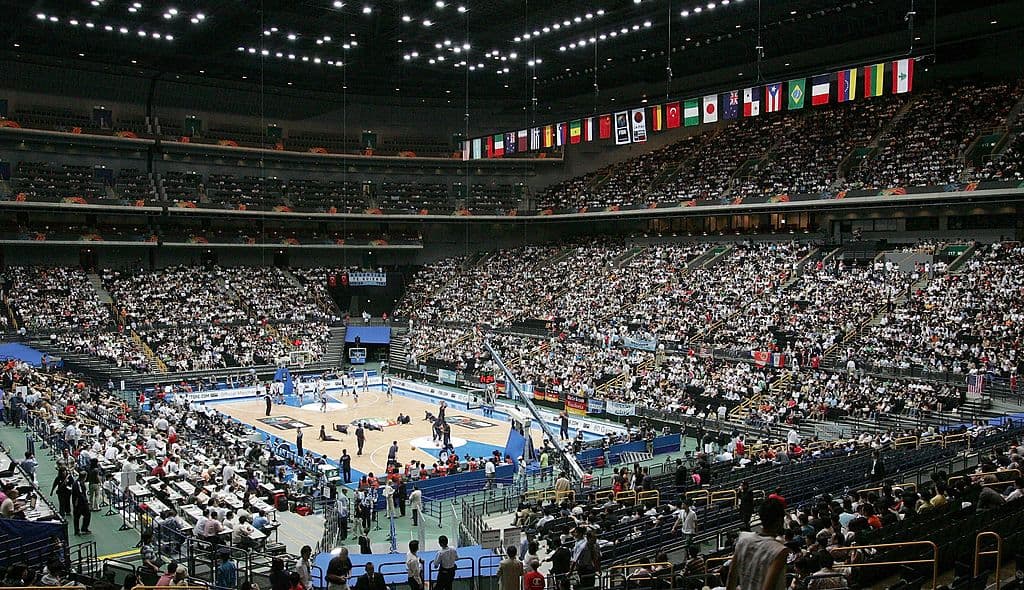 Saitama Super Arena es otra de las sedes que ya estaba lista. Esta imagen que data de 2006, muestra acciones de la Copa Mundial FIBA que albergó Japón. Este recinto tuvo remodelaciones para estar a la altura de los mejores basquetbolistas del planeta.