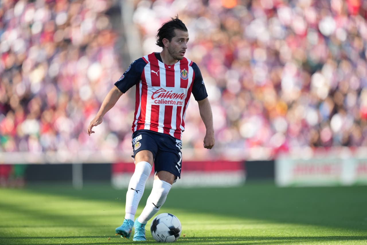 El lateral Alan Mozo dejó a Pumas para firmar con Chivas en el Apertura 2022.