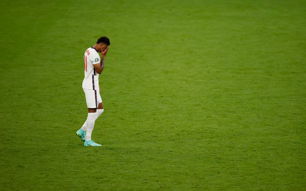 Marcus Rashford da un golpe de firmeza tras recibir insultos racistas