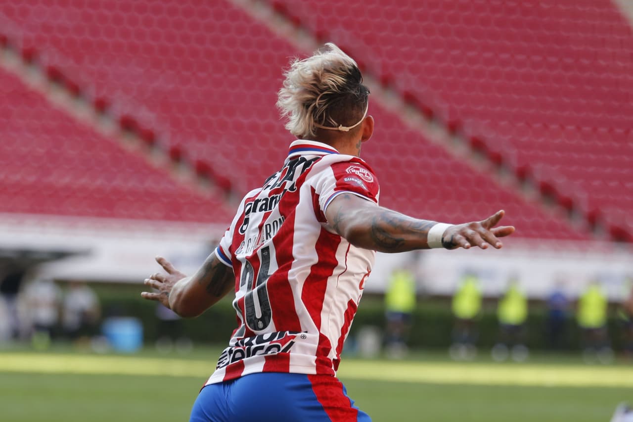 Celebración durante el partido entre Atlético San Luis y Chivas.