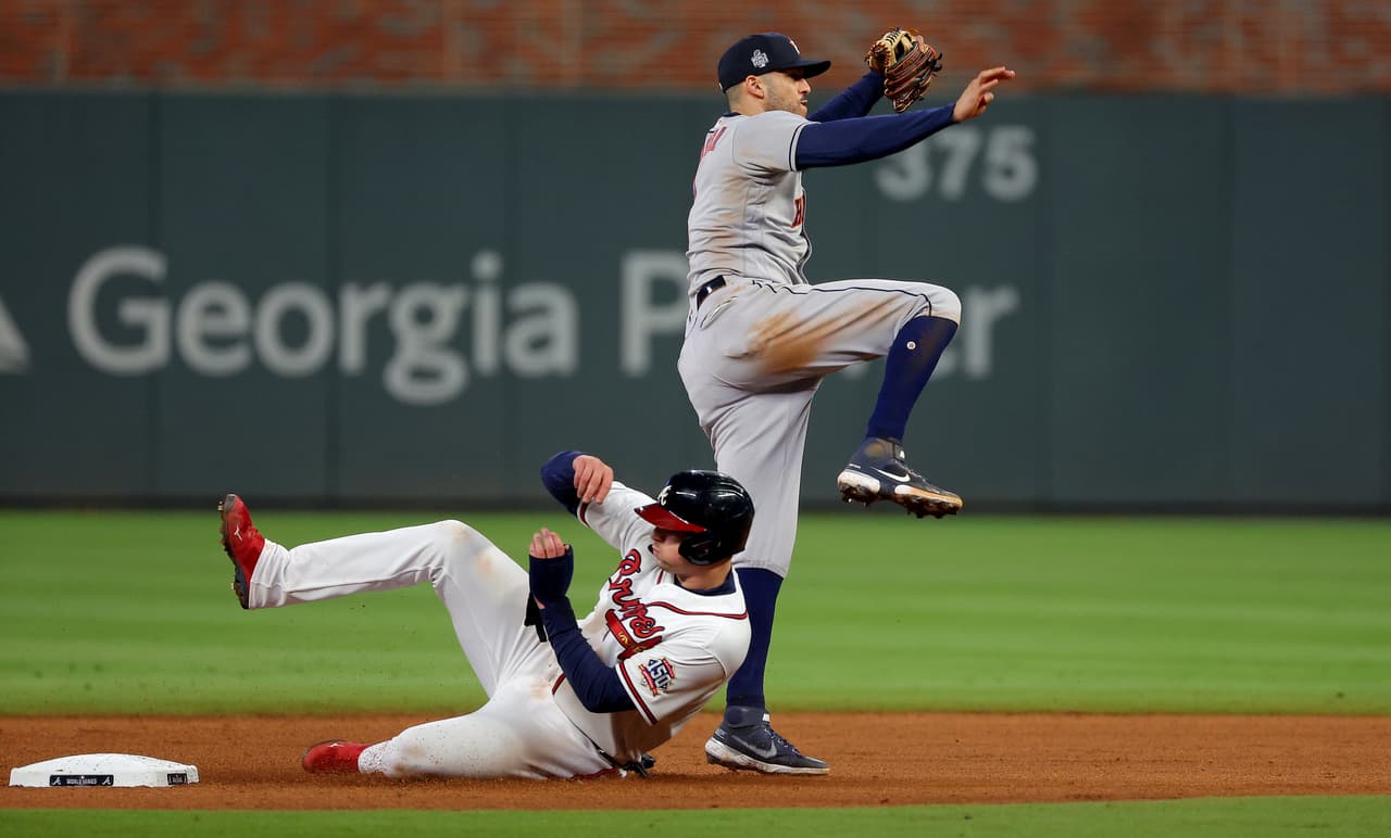 Con la presencia del expresidente, Donald Trump en el Truist Park, los Atlanta Braves remontaron dos carreras de Altuve y con los batazos de Rosario, Swanson y Soler se pusieron a un triunfo de conseguir el título 2021 de la Serie Mundial.