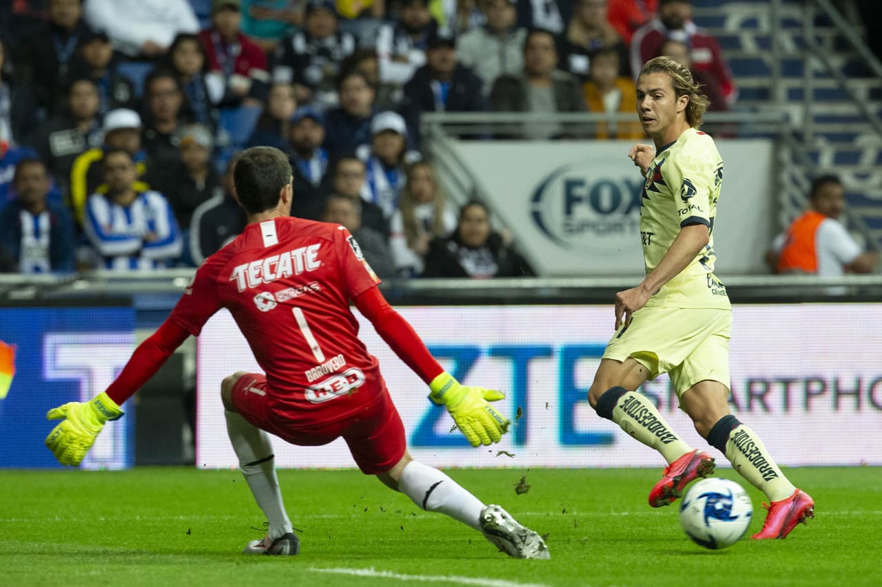 Sebastián Córdova estuvo muy cerca de anotar el 0-2 pero Barovero estuvo atento.
