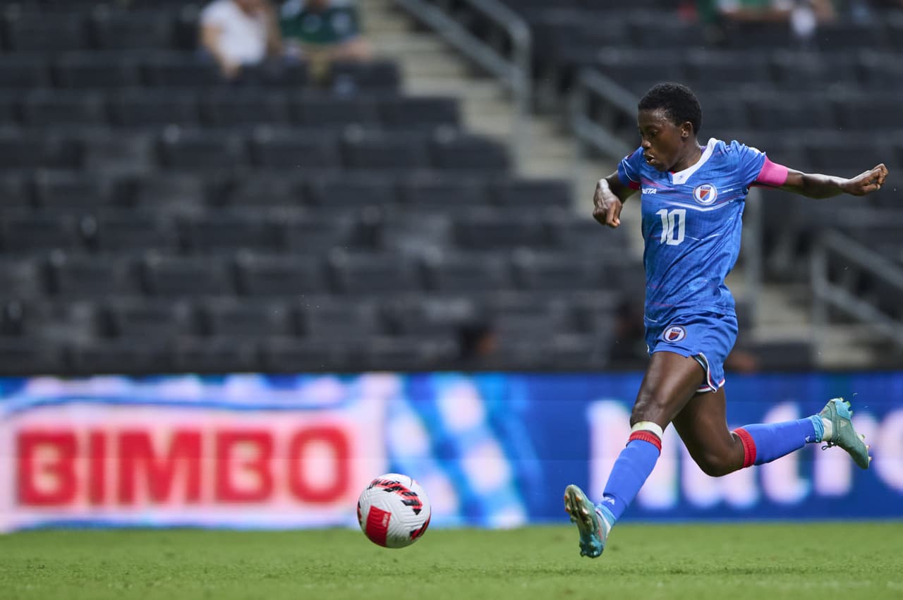 Dos penales en contra al 12’ y al 64’, condenaron a México cuando parecía encontrar el empate. En la recta final, un golazo de tiro libre ponía el 3-0 definitivo para Haití que dejó al Tri con un pie fuera de la Copa del Mundo.