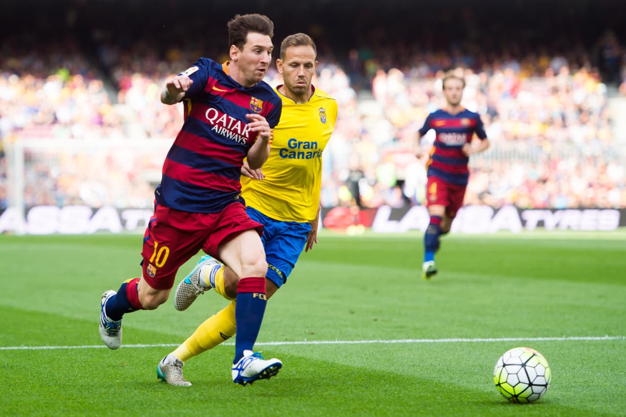 Corría apenas el minuto tres de acción del partido en el Camp Nou cuando Leo Messi bajó como 'dios' un pase largo y se metió al área por la derecha.