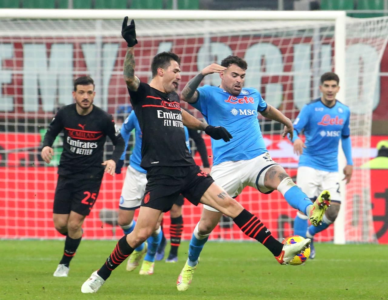 Napoli, con gol de Elif Elmas, se impone al Milan 1-0 en la fecha 18 de la Serie A. El mexicano Hirving Lozano fue titular durante el encuentro.