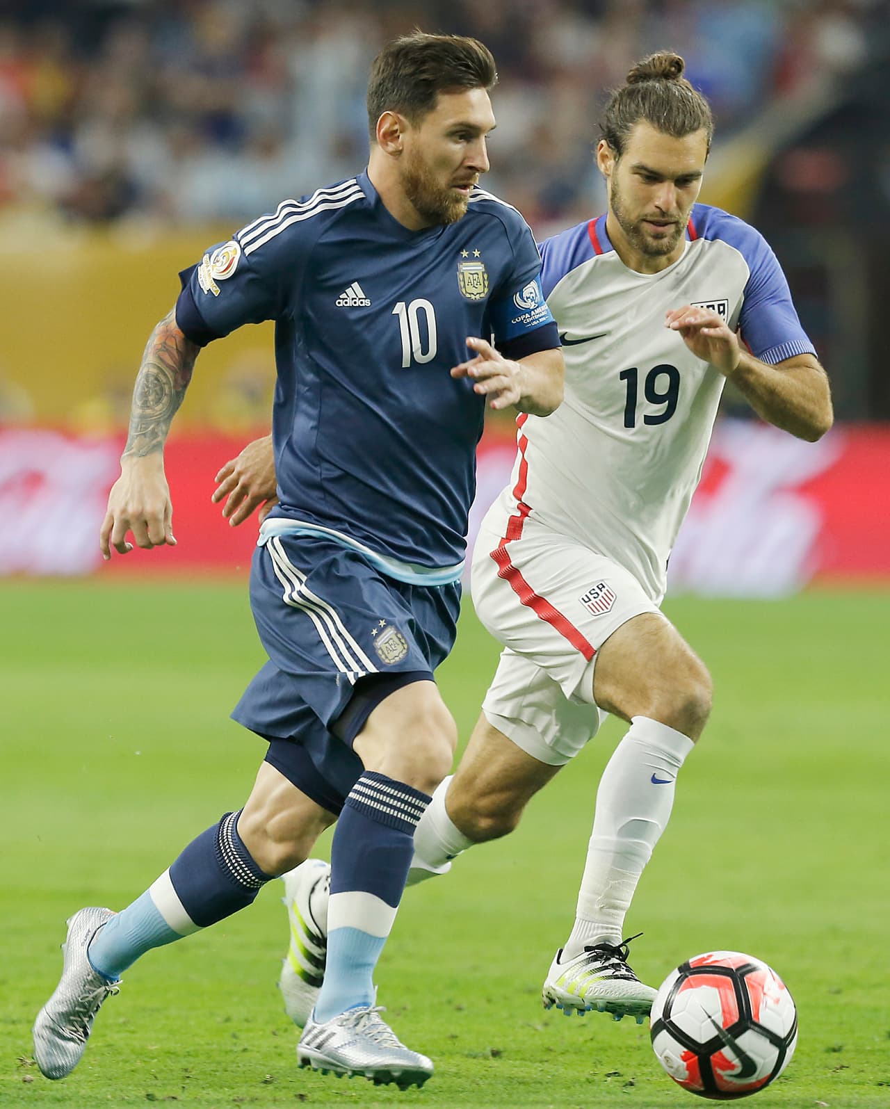 19. Graham Zusi: Evidenció sus carencias defensivas pues esta noche le asignaron mayor sacrificio y por eso se olvidó de ir al frente. Cuando se incorporaba al ataque llegaba tarde y Estados Unidos perdía la posesión. Calificación (5)