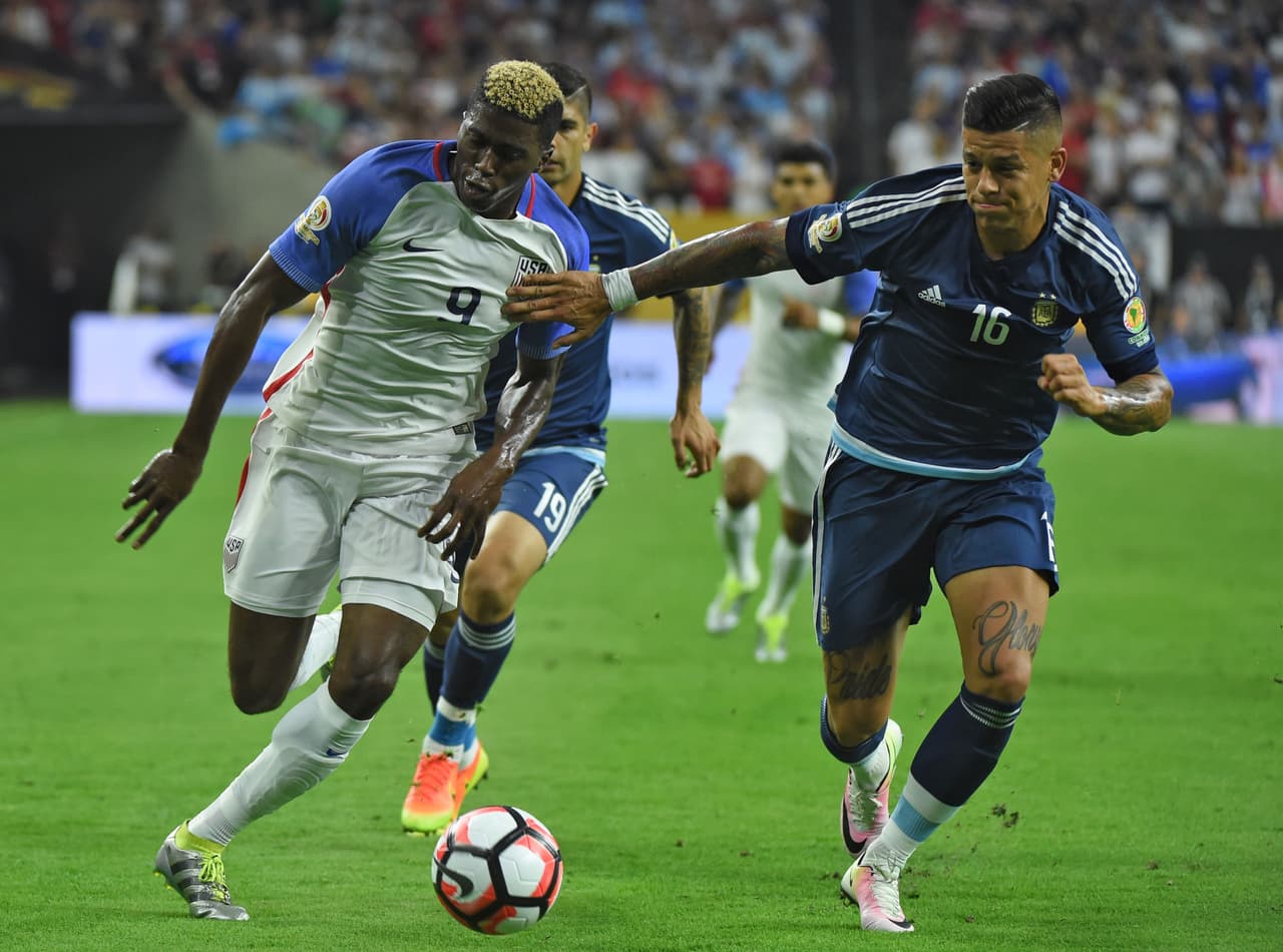 9. Gyasi Zardes: Fue el mejor jugador de Estados Unidos imprimiendo desequilibrio por la derecha donde obligó a Rojo a emplearse a fondo en las coberturas. Jugó rápido, con potencia y mucha entrega pero le faltó un socio que lo acompañara para preocupar a Argentina. Calificación (7)