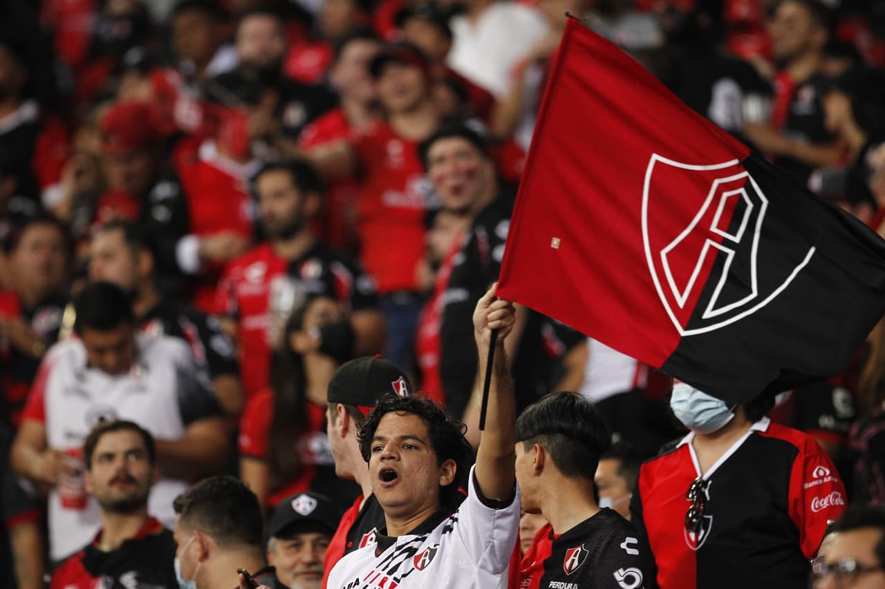 El empuje de la afición rojinegra fue impresionante.