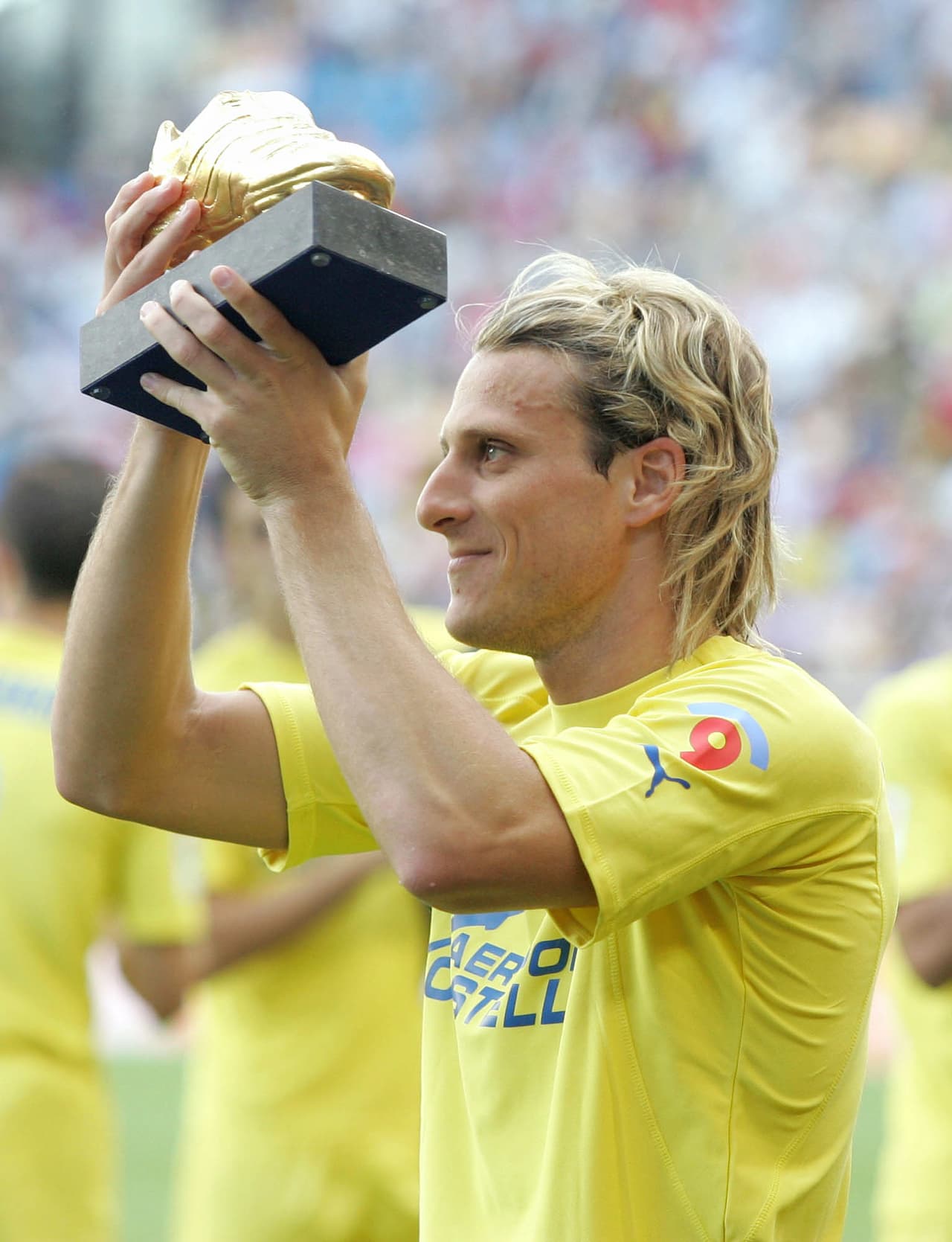 En la temporada 2004/05, Thierry Henry y Diego Forlán compartieron la Bota de Oro.