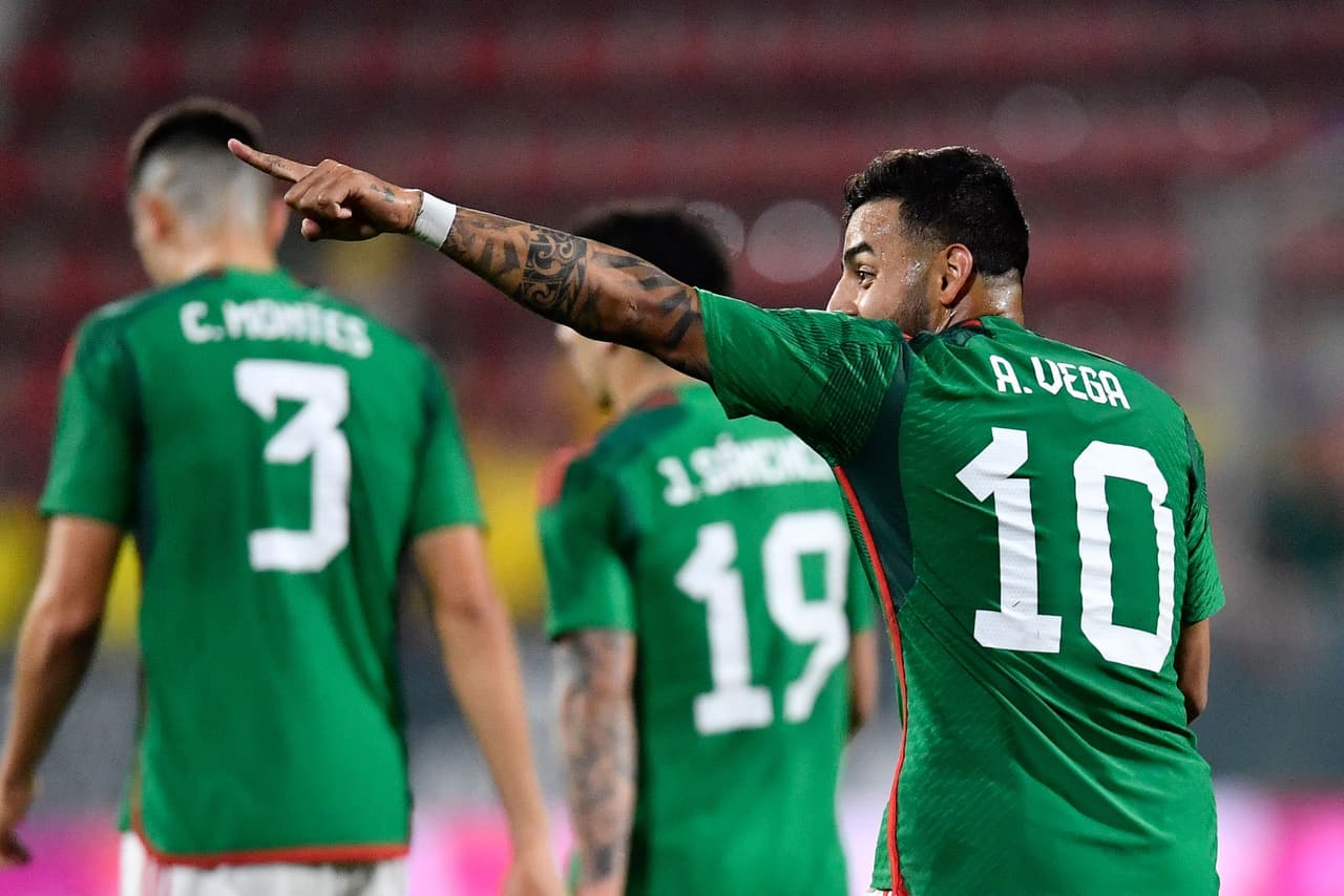 Alexis Vega hizo el gol del empate en el segundo tiempo ante Suecia.