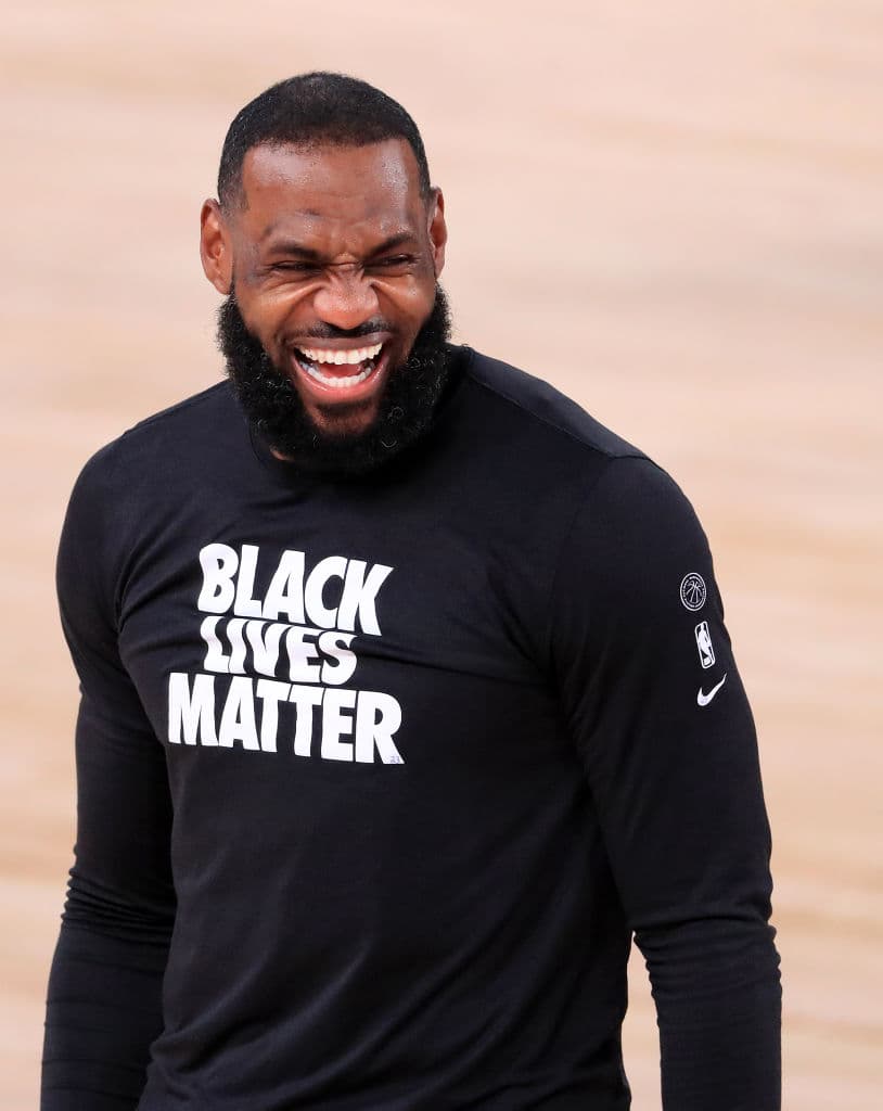 Promovió ‘More Than a Vote’ a sus más de 48 millones de seguidores en Twitter y convirtiéndose en una valla publicitaria al llevar un Vote or Die! camiseta a una práctica.