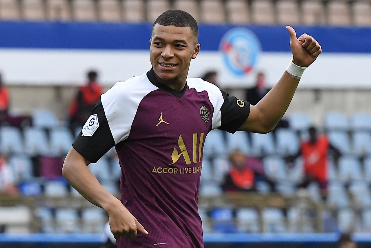 El PSG goleó al Strasbourg, pero tiene tres puntos menos que el líder de Francia, el Lille.