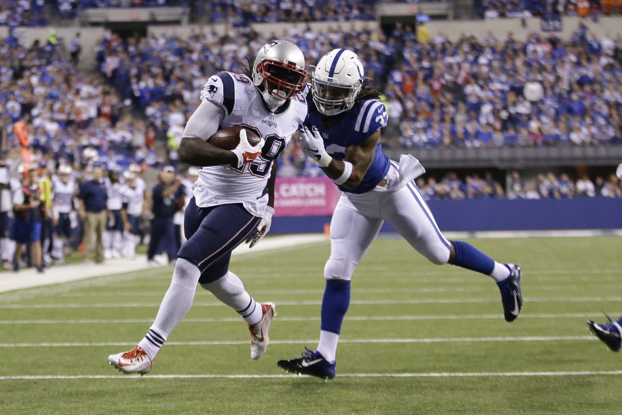 New England Patriots vencieron 34 - 27 a los Indianapolis Colts para mantener el invicto (5 - 0) líderes del Este en la Conferencia Americana.