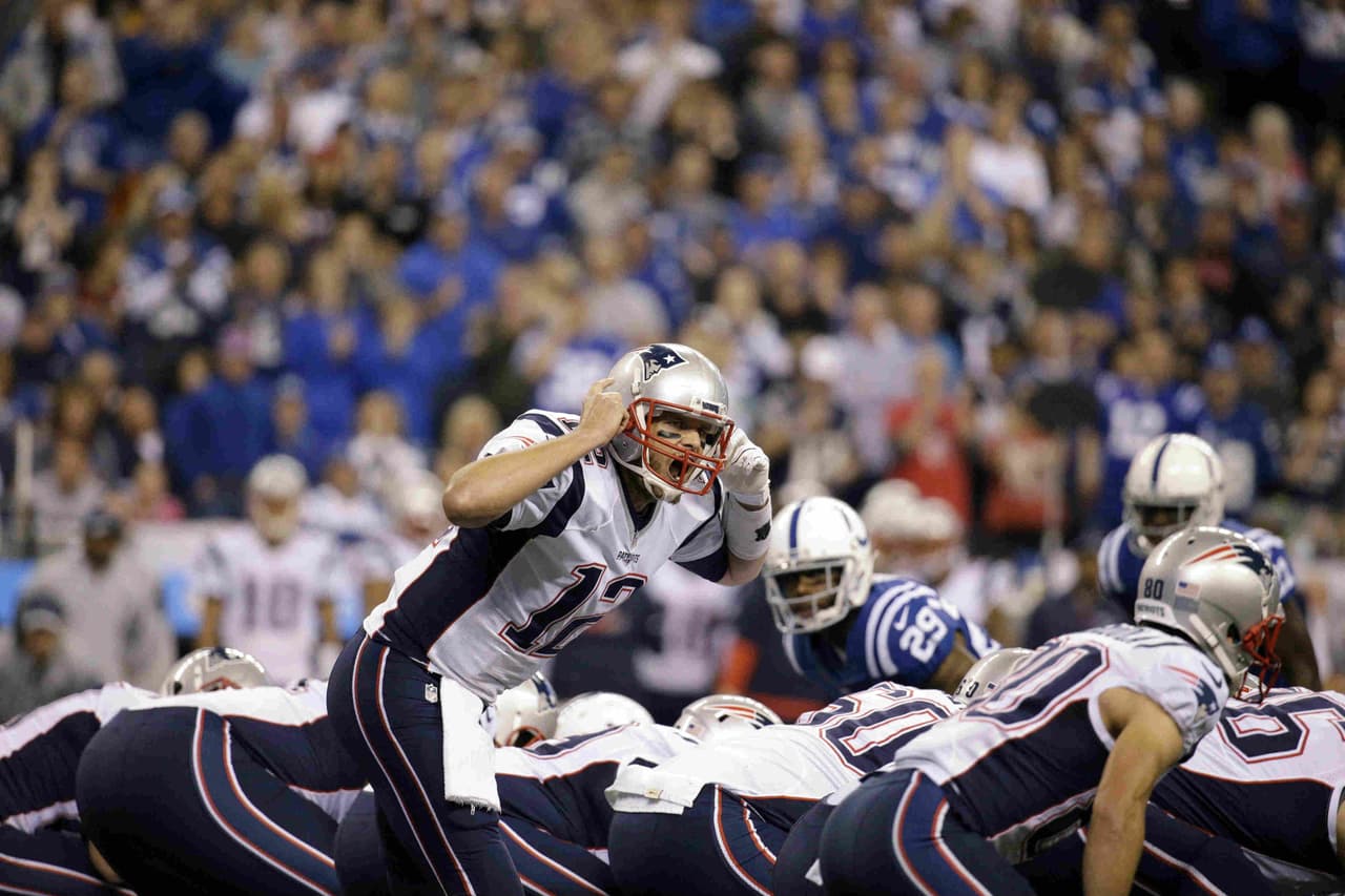 New England Patriots vencieron 34 - 27 a los Indianapolis Colts para mantener el invicto (5 - 0) líderes del Este en la Conferencia Americana.