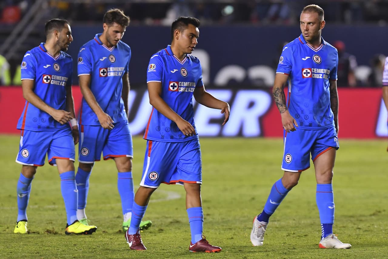 Sebastián Jurado se convirtió en héroe de un Cruz Azul que también vio como Santi Giménez y Alejandro Mayorga se fueron lesionados y ahora son grandes dudas para el fin de semana. San Luis se cansó de fallar.