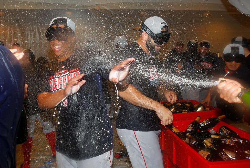 Los Boston Red Sox ganaron el último de la serie en Yankee Stadium a los New York Yankees por pizarra de 11-6 para proclamarse campeones de la División Este de la Liga Americana.