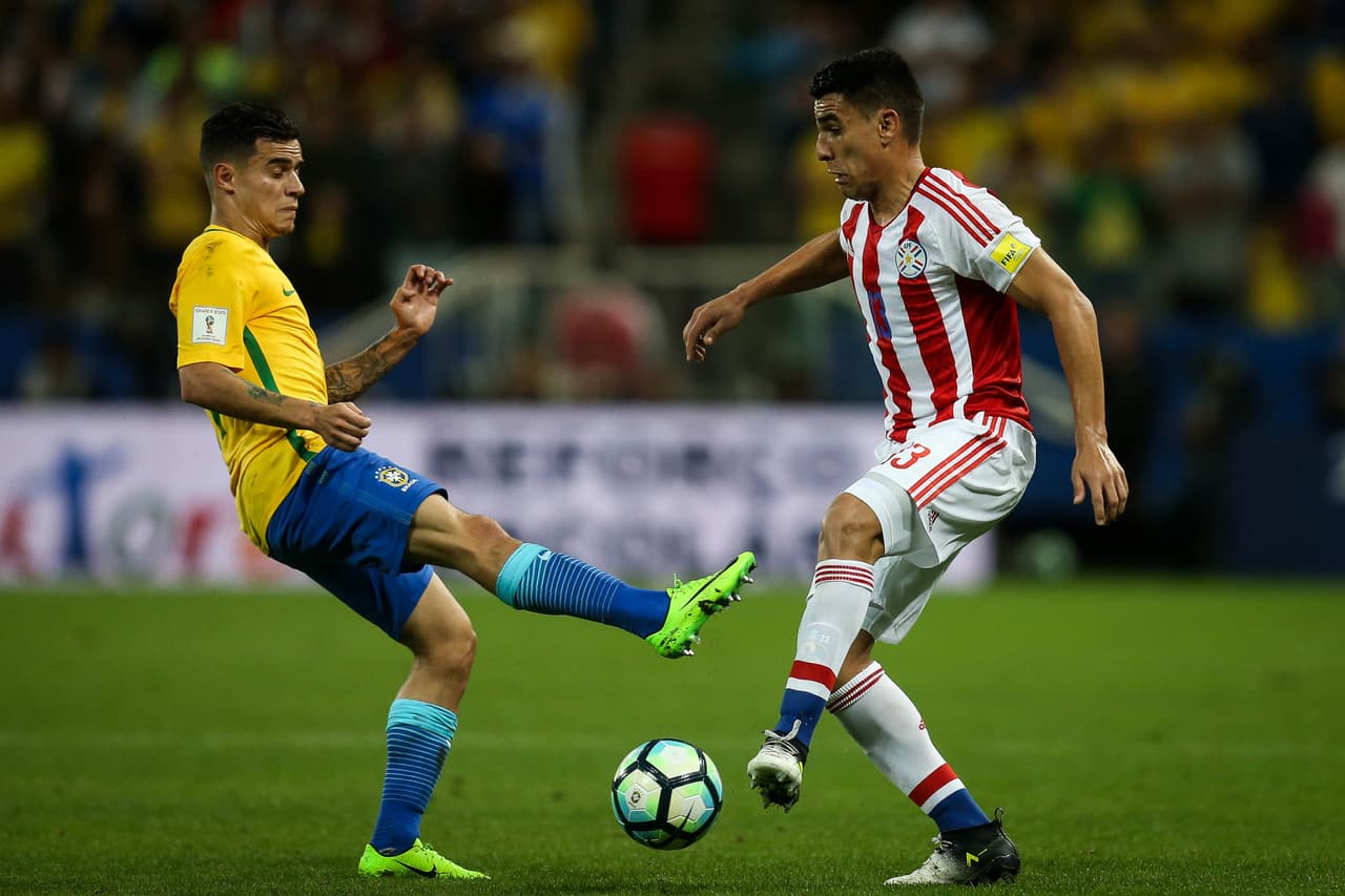 Brasil recuperaba con rapidez el balón y veía en cualquier posesión una oportunidad para buscar el arco paraguayo y el segundo gol.