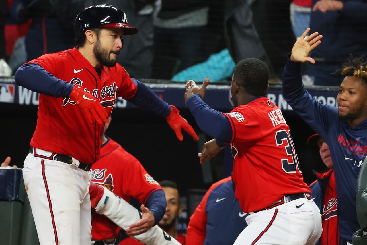 Travis d’Arnaud senteciaba el partido en la octava con un home run para dejar el marcador 2-0 y llevarse el Juego 3 de la Serie Mundial.