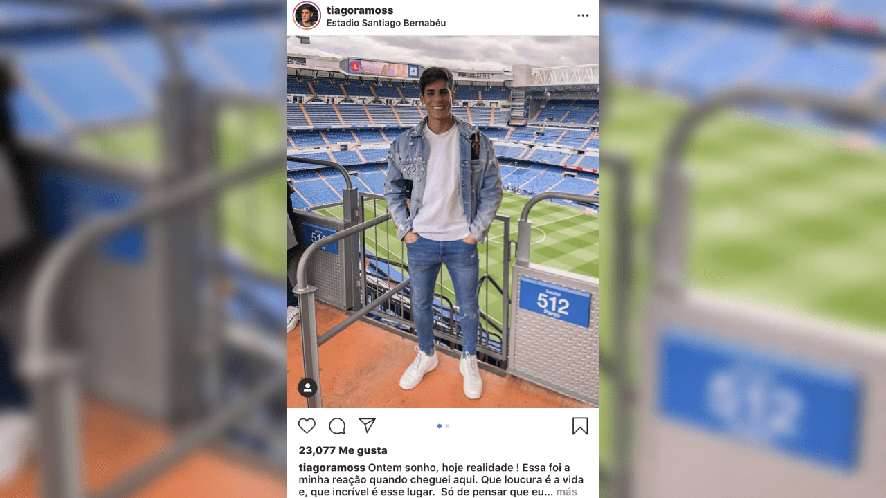 Thiago tiene una gran cantidad de fotografías suyas mostrando su amor por el futbol y por mantener una forma 'fit'.