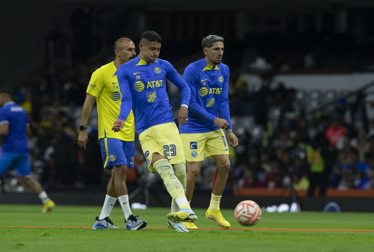 Las Águilas del 'Tano' Ortíz se dieron un festín en la cancha del Estadio Azteca luego de golear 7-0, con siete anotadores diferentes, a un Cruz Azul que está muy cerca del abismo y con un DT que tiene las horas contadas.