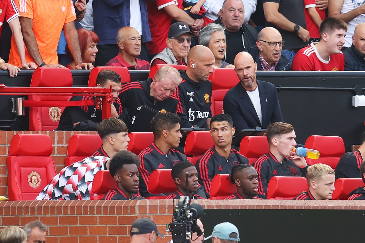 Brighton sorprendió al Manchester United y le propinó una dolorosa derrota en Old Trafford, donde la afición no quedó contenta y los abucheó. CR7 ingresó en el complemento, pero poco pudo hacer para evitar la caída.