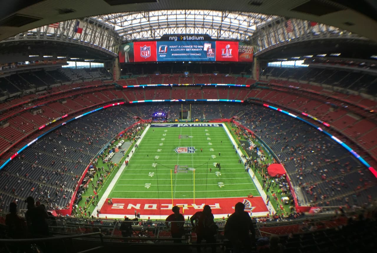 El NRG Stadium abrió sus puertas para recibir a los aficionados en el último partido de la temporada, entre New England y Atlanta, con gente que viajó hasta Houston para ver a su equipo ser campeón.