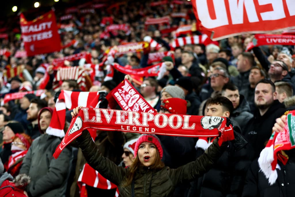 Liverpool no se despeina y golea al Leeds United 6-0 con doblete de Mohamed Salah en penales, un gol de Joao Matip, dos de Sadio Mané y uno más de Virgil Van Djik de último minuto durante el partido correspondiente a la J19 en la Premier League.