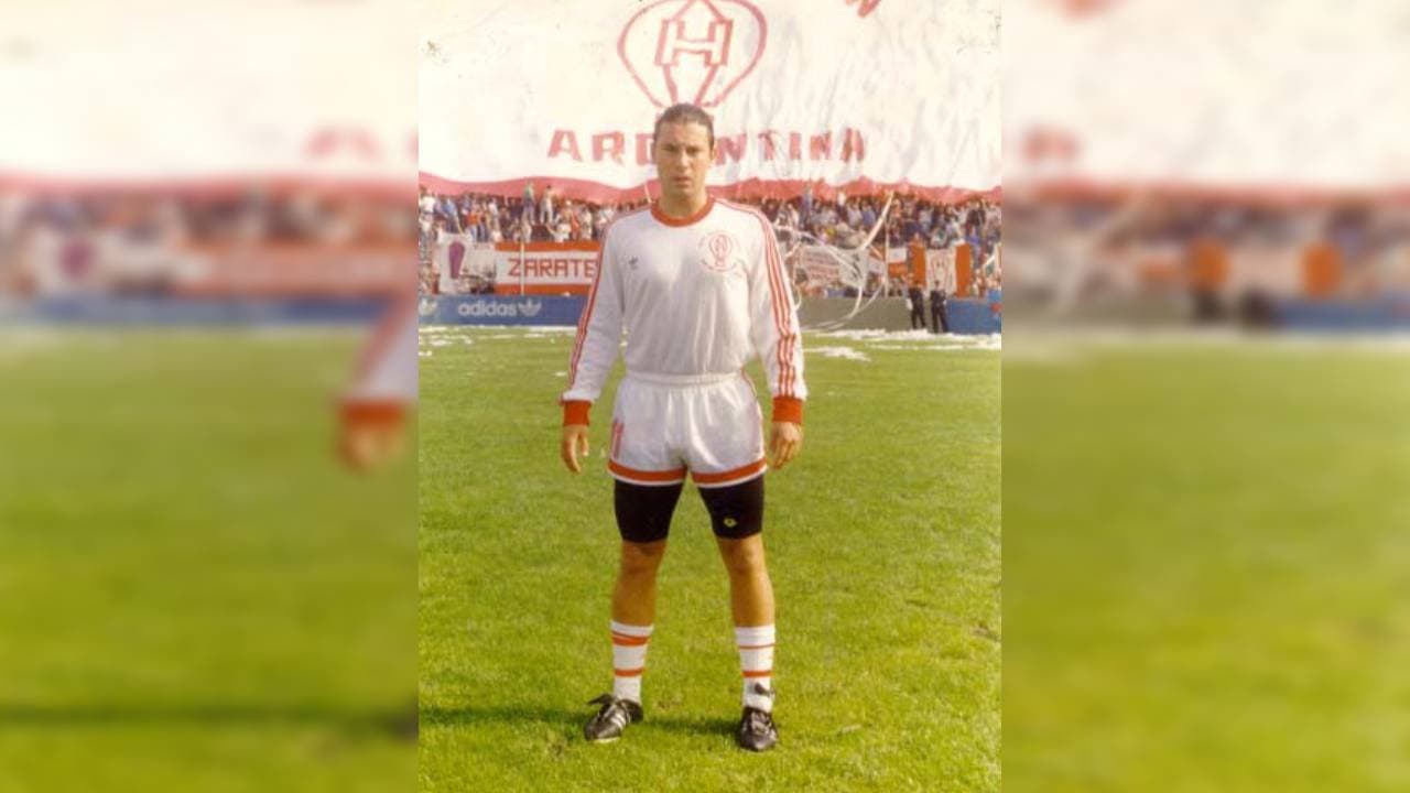 Ascendió a la Primera División con Huracán, el equipo de sus amores, y brincó el charco para jugar con la Fiorentina.