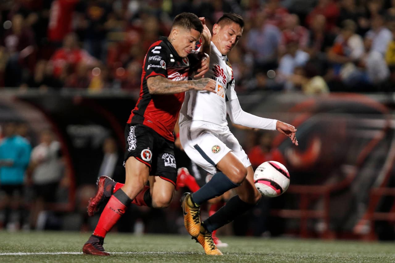 El argentino Juan Manuel Iturbe, ahora con los Pumas, exageró su velocidad en las fiestas de 2013 en Asunción y tuvo un choque en su BMW. Nunca se esclareció la causa del accidente.