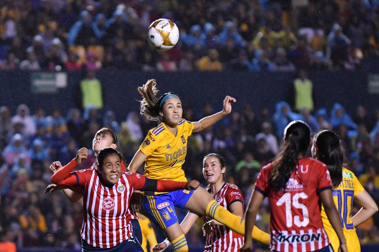 Pero a los 40 minutos Greta Espinoza se avivó en el área, tras una serie de rebotes derivada de un cobro de tiro libre que se estrelló en el travesaño.