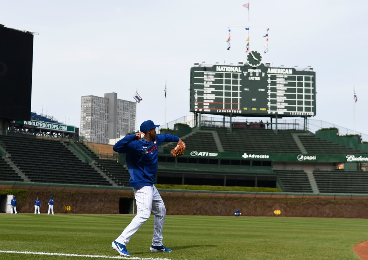 El paracortos trata de mantenerse en forma para volverse a ganar al público con su esfuerzo, a pesar de sus problemas personales.