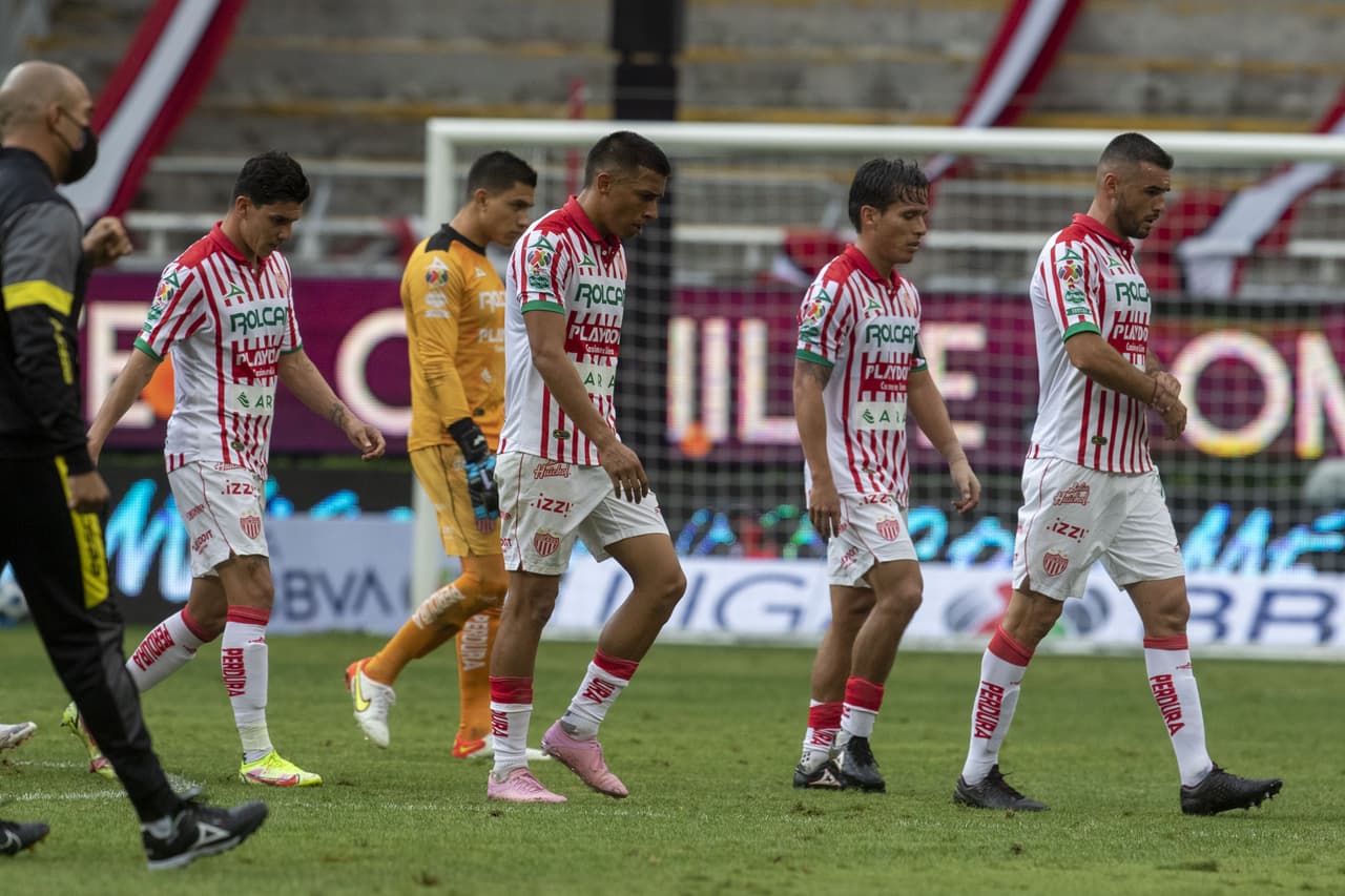 Quizá injustamente Necaxa se iba al medio tiempo abajo en el marcador.