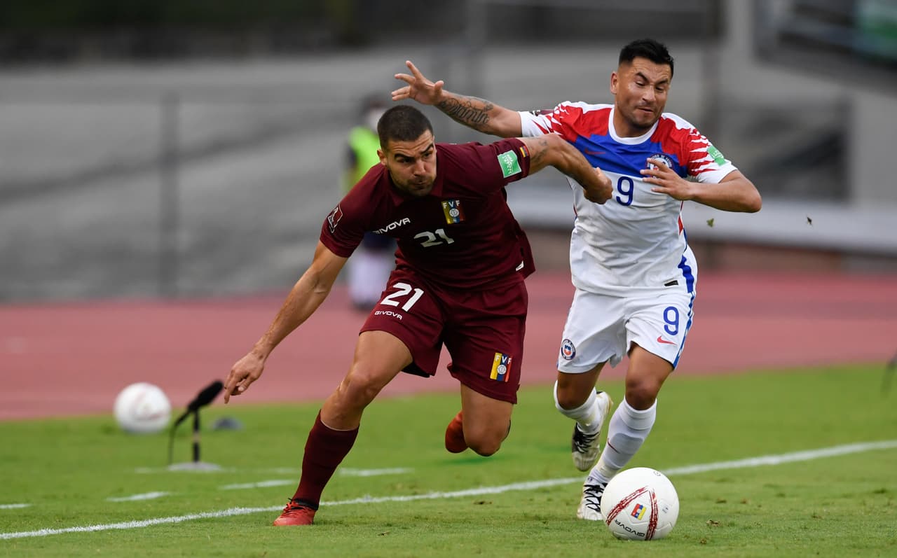 La vinotinto da el campanazo frente a Chile y consiguen sus primeros tres puntos al derrotar 2-1 a los chilenos.