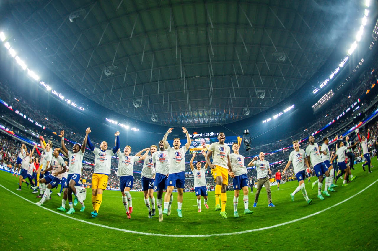 Efusividad y sorpresa… Team USA festejó en grande la obtención de su séptima Copa Oro de la Concacaf tras vencer a México en la Gran Final que se disputó en Las Vegas.